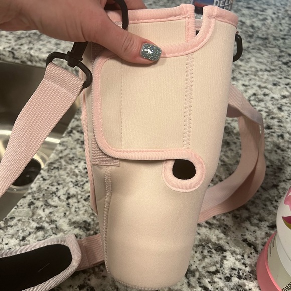 Stanley White and Pink Floral Quencher H2.0 Tumbler 40 oz - Picture 10 of 11